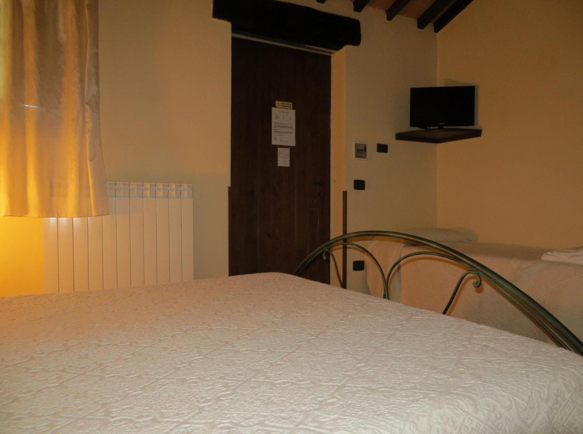 Agriturismo Casale Delle Lucrezie Todi Bagian luar foto