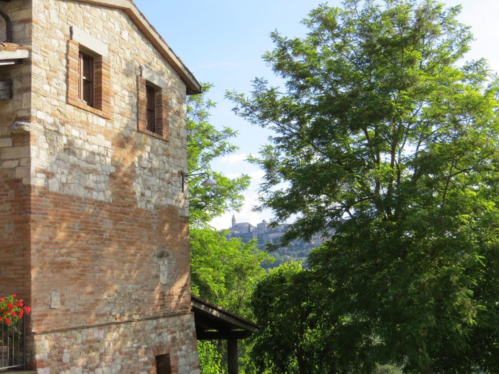 Agriturismo Casale Delle Lucrezie Todi Bagian luar foto