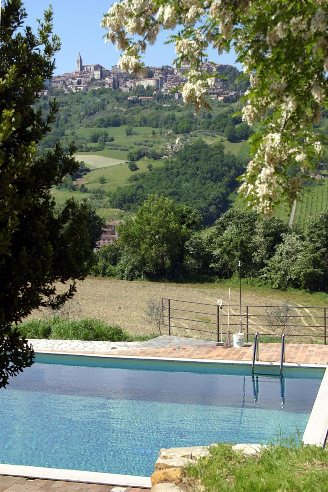 Agriturismo Casale Delle Lucrezie Todi Bagian luar foto