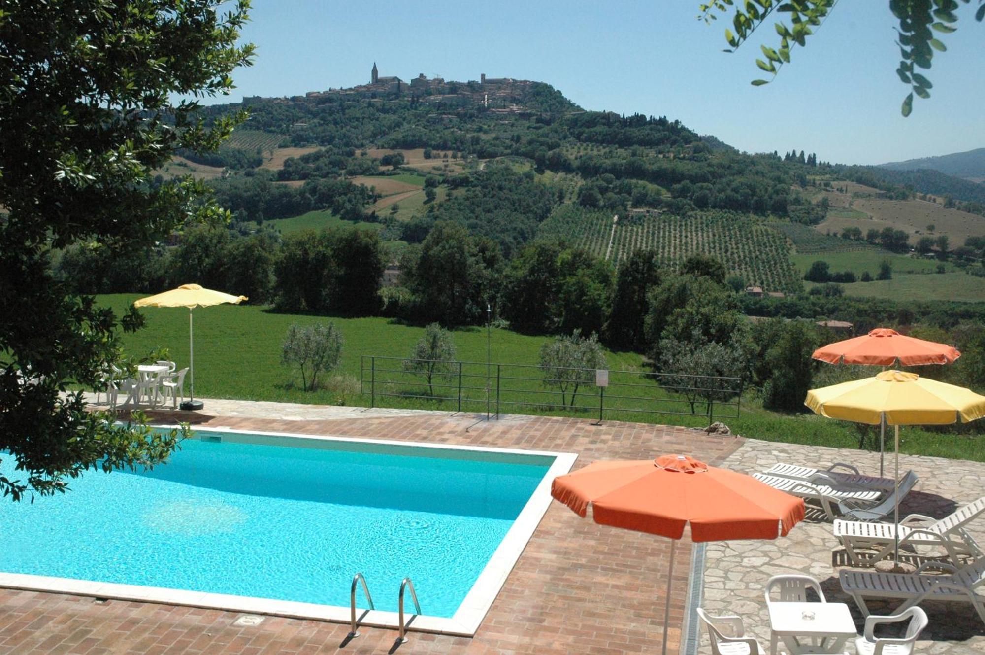 Agriturismo Casale Delle Lucrezie Todi Bagian luar foto